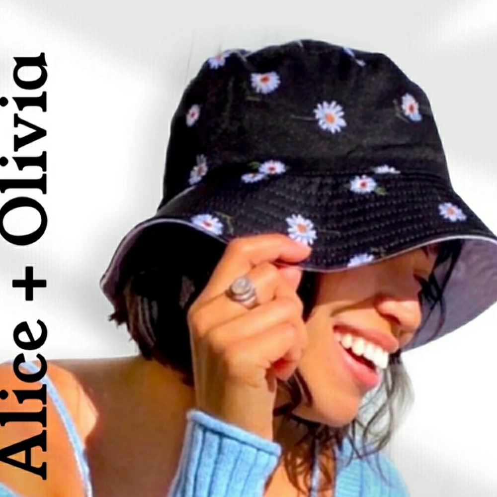 Alice + Olivia Daisy Printed REVERSIBLE BUCKET HAT NWT!